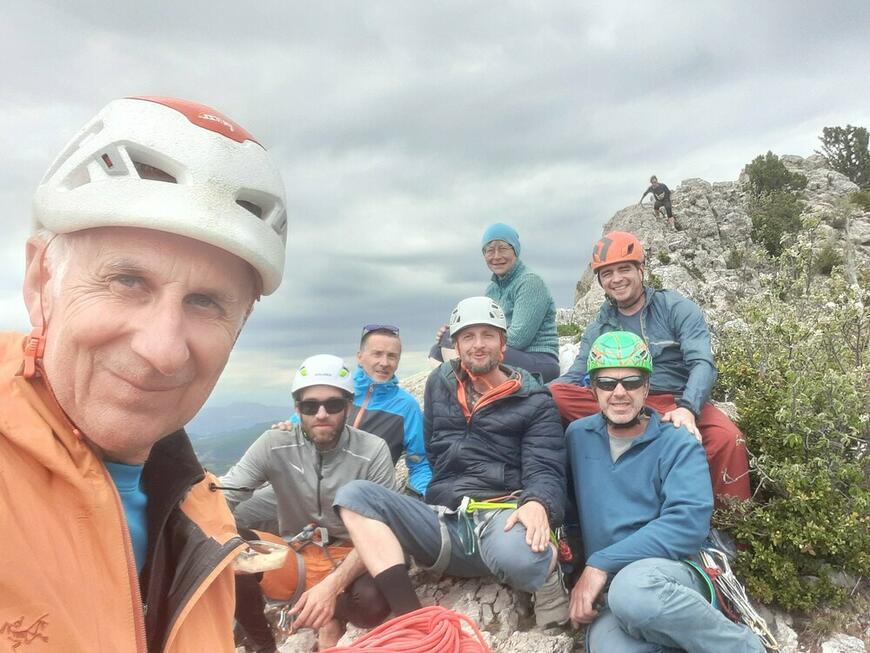 Les 3 cordées se retrouvent au sommet du Quiquillon Les 3 cordées se retrouvent au sommet du Quiquillon