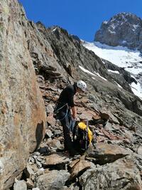 Carole en dessous du col de la Lauze Carole en dessous du col de la Lauze