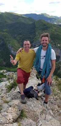 sortie du dièdre sud pour la cordée Ludo et Johann sortie du dièdre sud pour la cordée Ludo et Johann
